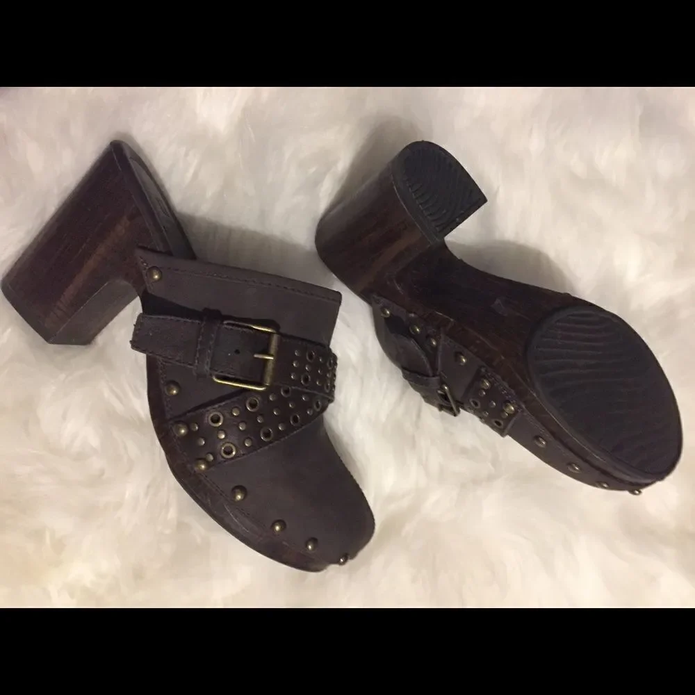 White Mountain women's platform brown mules with gold buckle and studs Size 7 - Picture 2 of 4